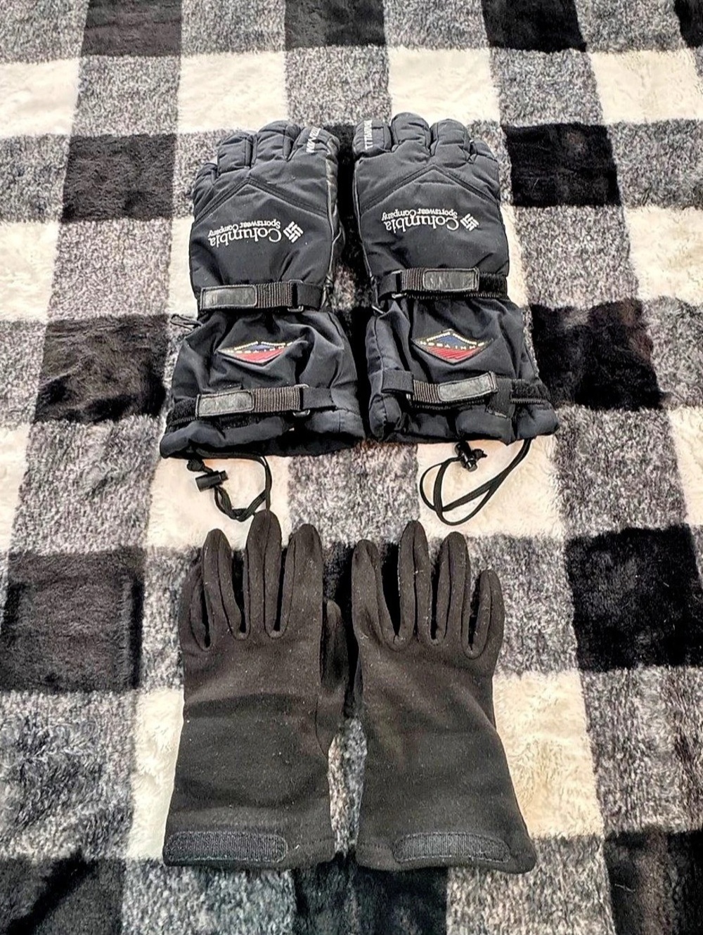 Columbia Arctic Slope Seeker Gloves paired with inner fleece liners. Sz Med.